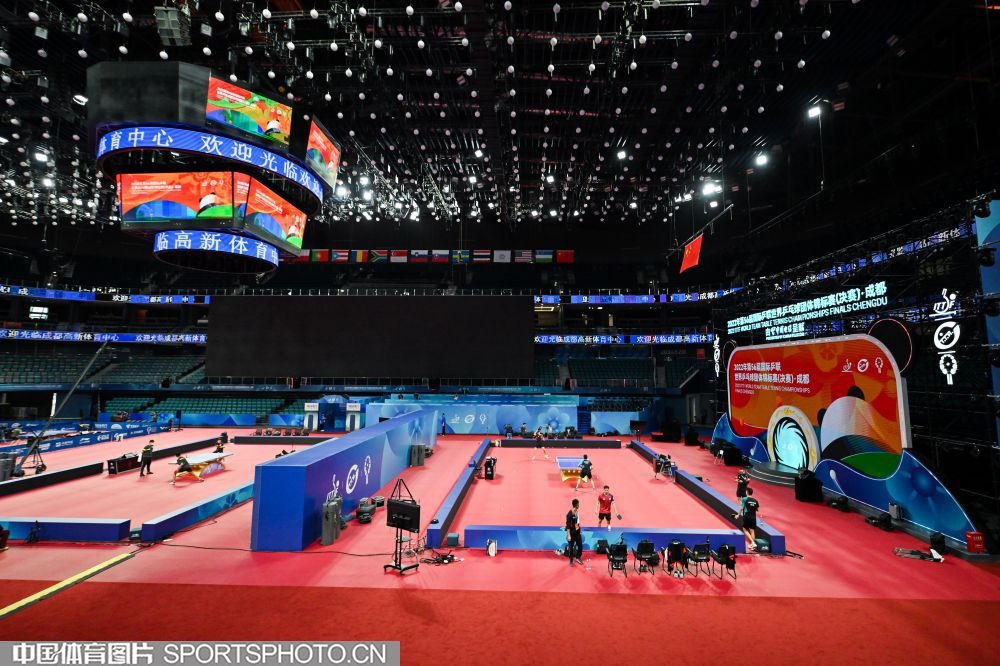 刚刚！湖人狂胜25分！詹姆斯30分，差一个篮板就三双